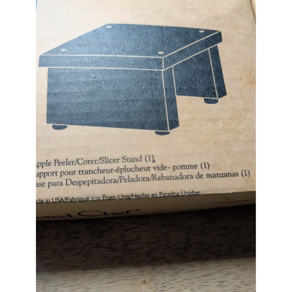 Brand New The Pampered Chef Apple Peeler Corer Slicer Wooden Stand 2435